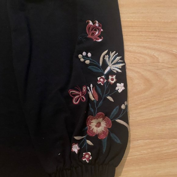 Clockhouse Women's Balloon Sleeve Floral Embroidered Sweater Size Medium - Picture 2 of 5